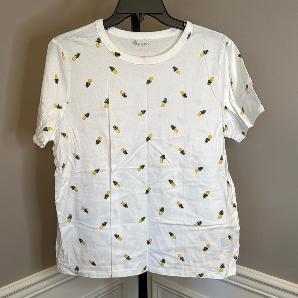 Old Navy pineapple print white T-shirt size large